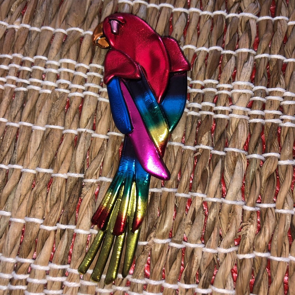 Parrot pin